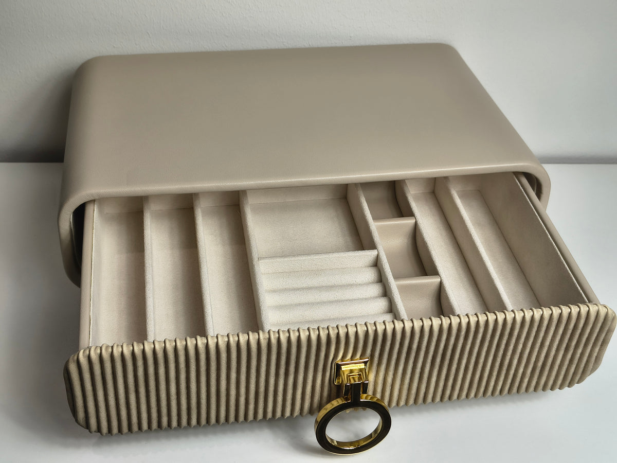 Beige korurasia